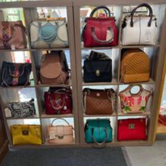 Meet your Posher, CII’s store - Picture 3 of 5